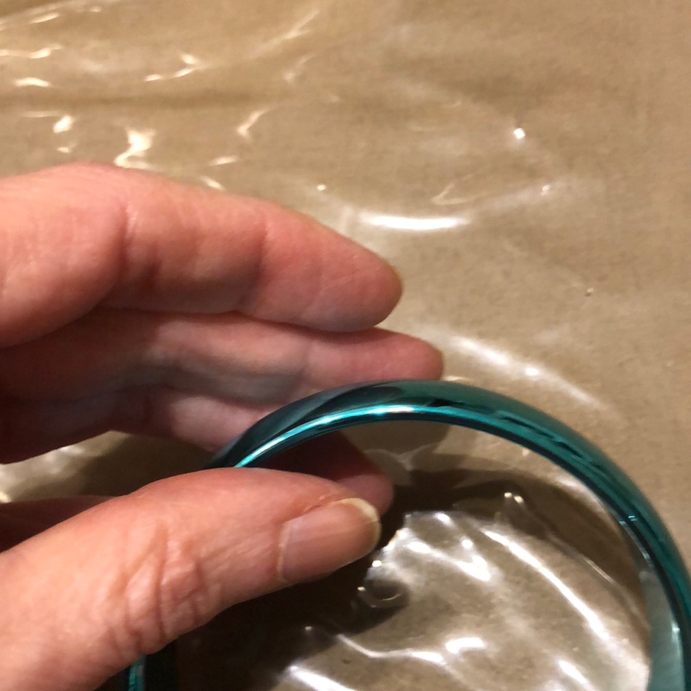 Beautiful shiny blue Bracelet - Picture 3 of 4